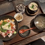 うめだ商店 - まかないバラチラシ丼＋海鮮茶碗蒸し