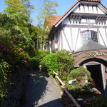 ひな鳥山 - この洋館。なんとトイレとしてだけ使用されています！