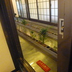 ひな鳥山 - 部屋から見た川の様子