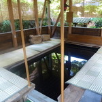 ひな鳥山 - 足湯スペースはとってもキレイ