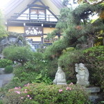 ひな鳥山 - 大黒様達が出迎えてくれます