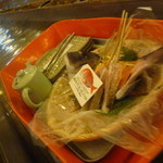 ひな鳥山 - 鯛の尾頭付きが流れていきました（笑）