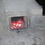 ひな鳥山 - 炭焼釜の中を見せてくれました♪