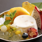 Coconut milk pudding with tropical fruits