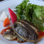 本日の魚料理：イサキのポワレ　フレッシュトマトのソース