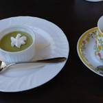 ミラコロ 伊豆高原 地元食材イタリアン - 可愛いドルチェ（抹茶プティング）とエスプレッソ