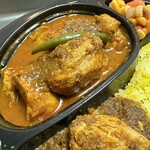 カレーの店 マボロシ - チキンもゴロゴロ