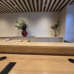 美酒和彩 晃 - 店内(杉のカウンター)