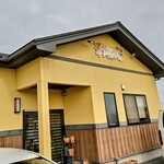 秋桜コスモス - 路傍に構える秋桜！の割には黄色？