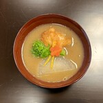 よし町 - ぎゃー！！！汁うめええええええええええええええ！ぶっ飛ぶぞw味噌汁少しとろ〜としてて、伊勢海老の香りブワアアアアアああああああああああ！！
      大きい伊勢海老の不思議な揚げ物入り。
      野菜の火入れも素敵で。