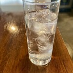 トラットリア アニモ - なみなみ冷たく美味しいお水。