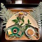 よし町 - あん肝うめえええええ！
      ナマスも色んな食材使ってて食感楽しくて美味しい！
      里芋も揚げ方おいしくて好き！
      最高！ココくると、マジで良い一日だなーってなる！！
      マジうめえ確約だもん確定だもん。