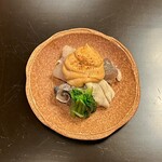 よし町 - アンコウは肝以外は恩恵感じてないからコラーゲンの何かだなーって思ってるw 上に乗ってる肝ソース美味しくて素敵。これで米1杯食ったもん。