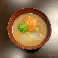 よし町 - ぎゃー！！！汁うめええええええええええええええ！ぶっ飛ぶぞw味噌汁少しとろ〜としてて、伊勢海老の香りブワアアアアアああああああああああ！！
                大きい伊勢海老の不思議な揚げ物入り。
                野菜の火入れも素敵で。