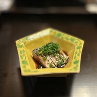 よし町 - うめえー！馬刺しに使いそうな甘い醤油！
                  うめえ！脂のってるの！炙ってあるのも良いねえ最高だねえ！