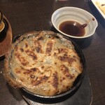 白木屋 - 白木屋自慢の本場博多鉄鍋餃子