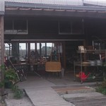 イートウミ アケミ屋 - 駐車場側の外観