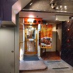 ぎょうざ専門店唐や 錦店 - お店の外観（入り口付近）