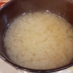 港食堂 - 豆腐の入った味噌汁と