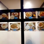 港食堂 - 主だったメニューが張り出されたり