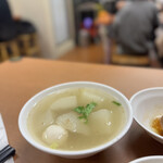 黄記滷肉飯 - スープもうまい