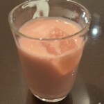 インド料理 想いの木 - あまおうラッシー