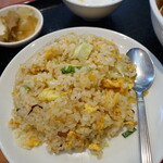 中国料理 宏福楼 - 半チャーハンにしてはサイズ大