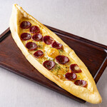 Sucuklu Pideトルコサラミピデ