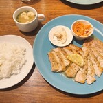 レストラン マカロニキッチン - ポークステーキ150g、レモンバターソース1,680円♪