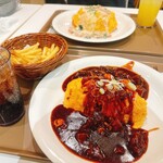 おむらいす亭 - 牛すじデミグラスオムライス（S）ポテトドリンクセット