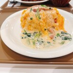 おむらいす亭 - ベーコンとほうれん草のクリームオムライス（M）