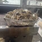 奥松島公社 焼がき施設 - 山積みの牡蠣- ̗̀( ˶'ᵕ'˶)