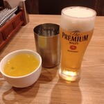 インドレストラン シータラ 亀有駅前店 - セットのグラスビール　小サイズです。　そしてスープのサービスもありました。
