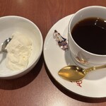 菊竹珈琲堂 - コーヒーにはホイップクリームが付きます