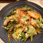 GINGER - タンドリーチキンサラダ、結構ボリュームたっぷり