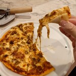 GINGER - インドピザ、辛さは日本人向けにソフトになっているので、辛い物好きの方はオーダー時に伝えると良いです