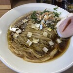めん処 きよ洲 - 塩味抑えめで素材を引き立てる醤油ダレが旨い！サバとオリーブの芳醇ぶたらぁめん850円