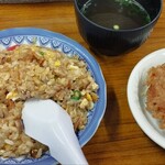 中華楼 - 焼めし。スープは結構好き
