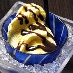 Ice cream (vanilla/matcha)