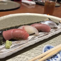 鮨 はなやま - 握り寿司：トロ、ひらめ、赤身、小肌