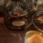 モモタ バー - ヘネシーxoはお馴染み。次はxxoのhors d'ageだけど店頭販売はほぼ無い、ホスクラだけか…