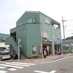 多摩利屋 - 住宅街にあるお店の建物