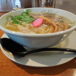 横顔も美しいわんたんめん