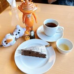 ジョイフル - 料理写真:ガトーショコラとドリンクバー
※私はコレを食べるのです