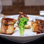 わいん食堂 Chez とし - 2025.1 お麩のフレンチトーストのロッシーニ風（お麩のフレンチトースト、フォアグラ、赤ワインとバルサミコ酢のソース、筍、京菜花）