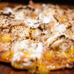 わいん食堂 Chez とし - 2025.1 絶妙！マンゴー＆ずわいがに薄焼きピザ（1,700円）