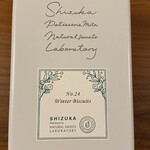 シヅカ洋菓子店 自然菓子研究所 丸の内店 - No.24 Winterbiscuits の缶は、ズッシリと重く