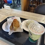 興隆居 - 料理写真:油條、肉まん、冷豆漿