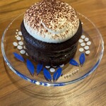 シヅカ洋菓子店 自然菓子研究所 - ガトーショコラを器に移して