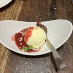 カフェ&グリル シズルガズル - デザートもしっかりウマいやつ。